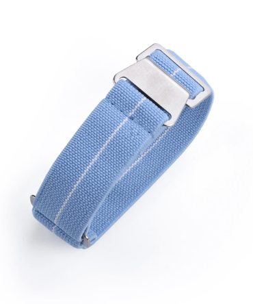Ljusblått elastiskt klockband av nylon med vitt streck